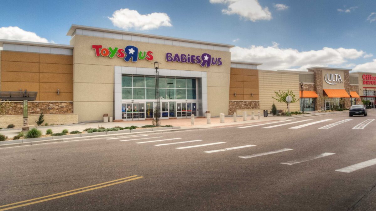 Increasing a Retail Building s Presence and Efficiency Toys R Us